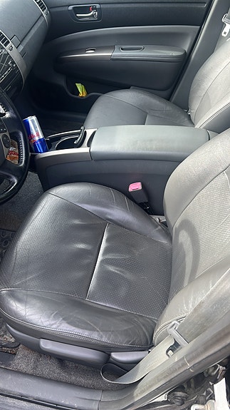 Toyota Prius 5 of 8