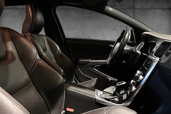 Volvo V60 12 of 17