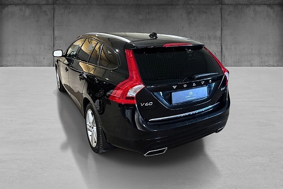 Volvo V60 4 of 17