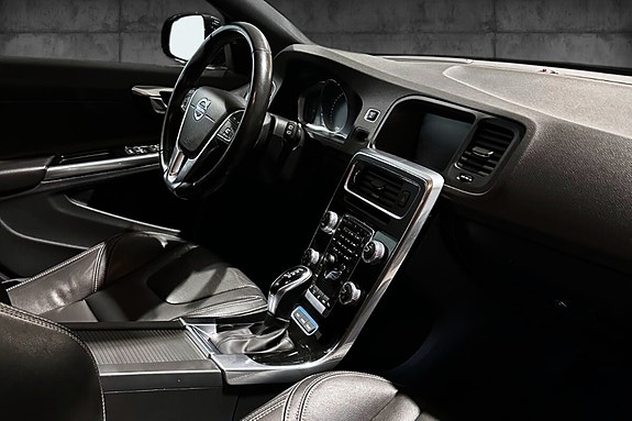 Volvo V60 13 of 17