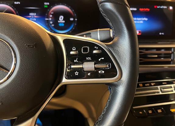 Mercedes-Benz EQC400 17 of 30