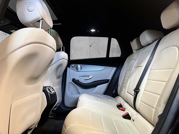 Mercedes-Benz EQC400 26 of 30