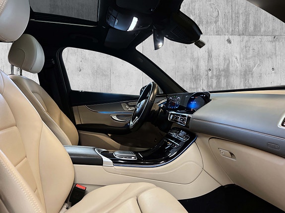 Mercedes-Benz EQC400 23 of 30