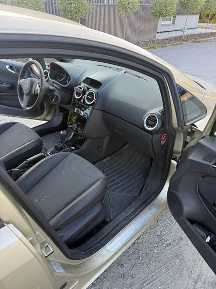 Opel Corsa 11 of 14