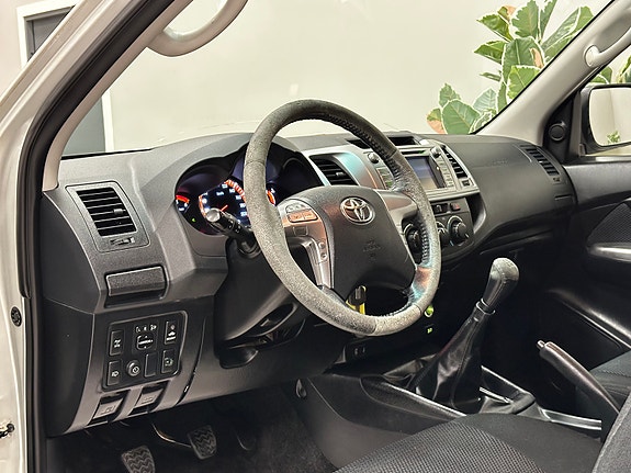 Toyota HiLux 15 of 30