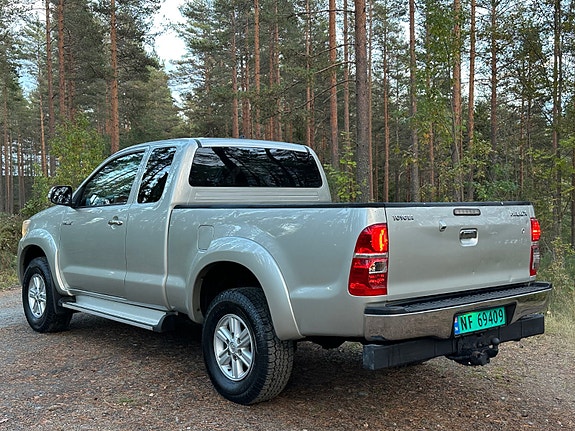 Toyota HiLux 10 of 30