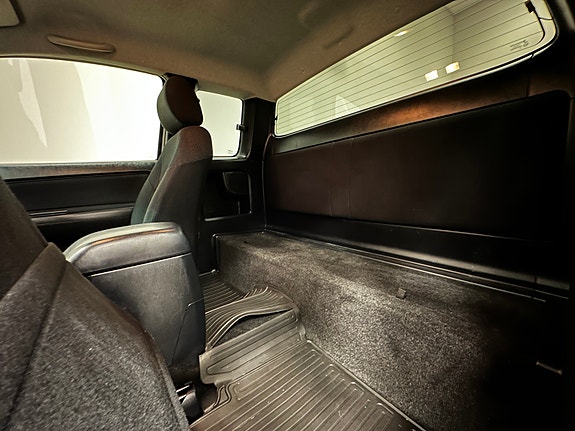 Toyota HiLux 27 of 30