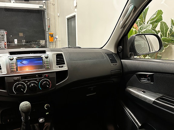 Toyota HiLux 30 of 30