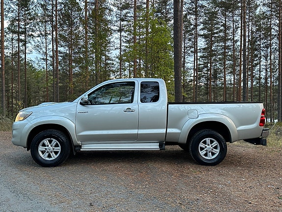 Toyota HiLux 14 of 30