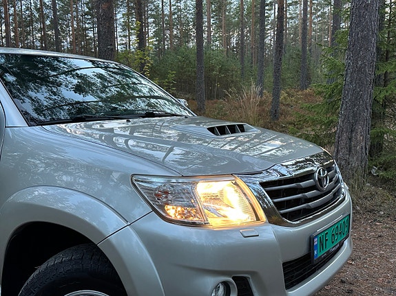 Toyota HiLux 4 of 30