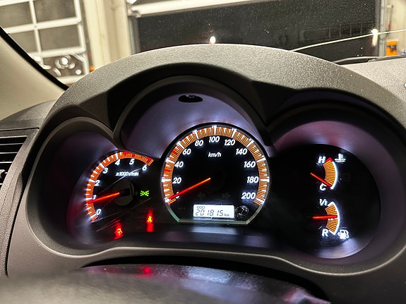 Toyota HiLux 25 of 30