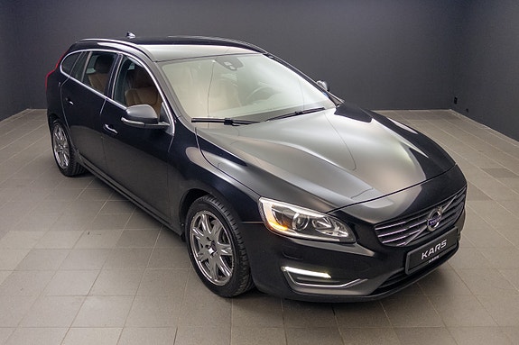 Volvo V60 2 of 30