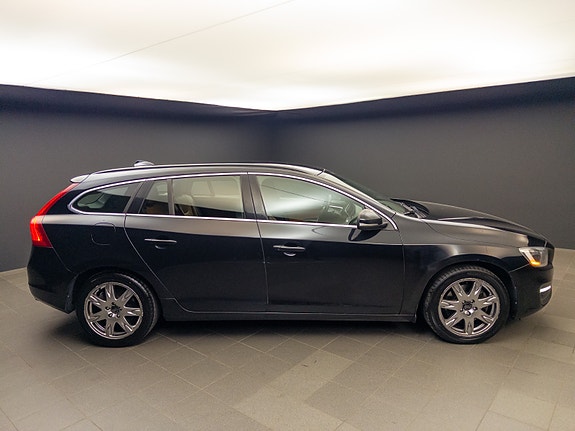 Volvo V60 4 of 30