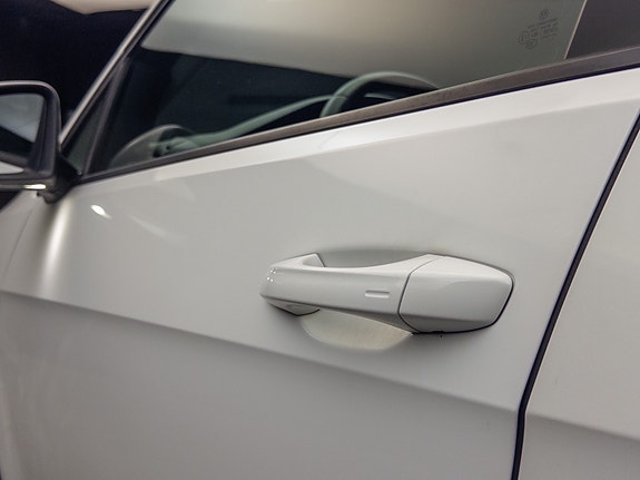 Volkswagen e-Golf VII 17 of 30