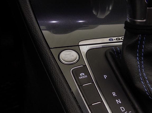 Volkswagen e-Golf VII 29 of 30