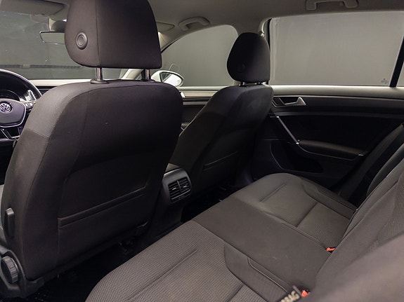 Volkswagen e-Golf VII 24 of 30