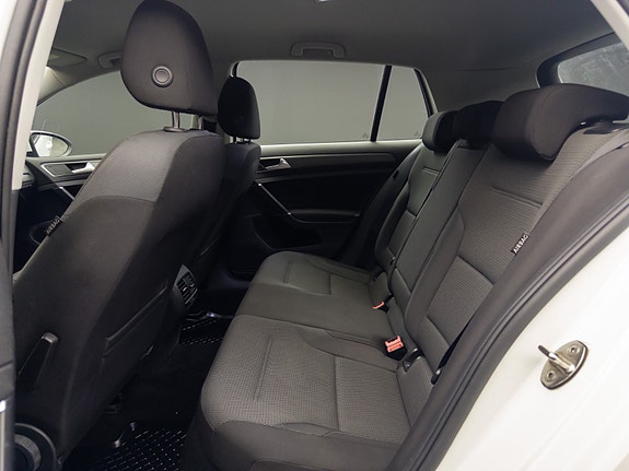 Volkswagen e-Golf VII 23 of 30