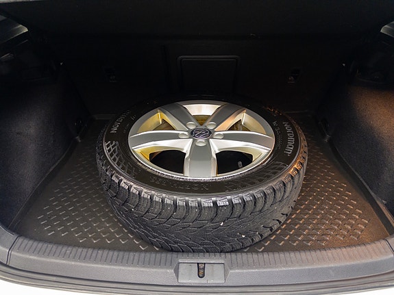 Volkswagen e-Golf VII 21 of 30