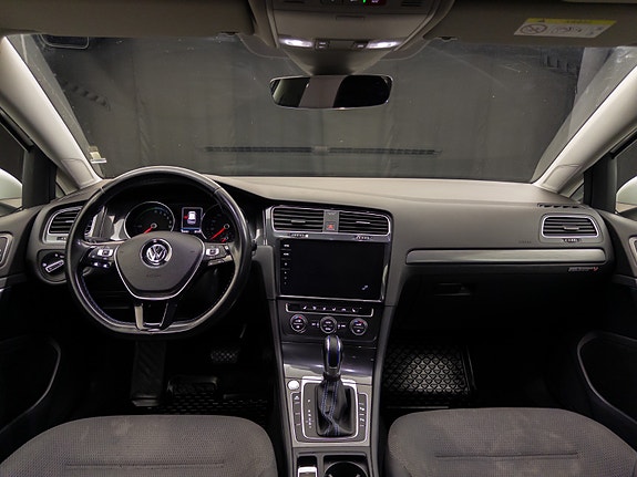 Volkswagen e-Golf VII 26 of 30