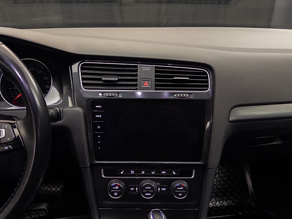 Volkswagen e-Golf VII 27 of 30