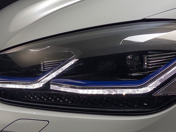 Volkswagen e-Golf VII 15 of 30