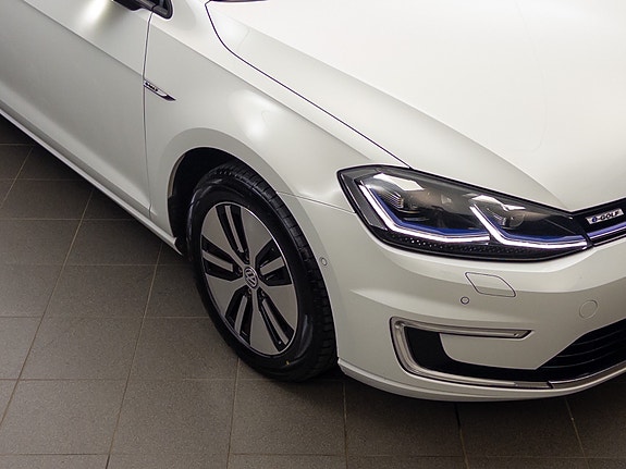 Volkswagen e-Golf VII 3 of 30