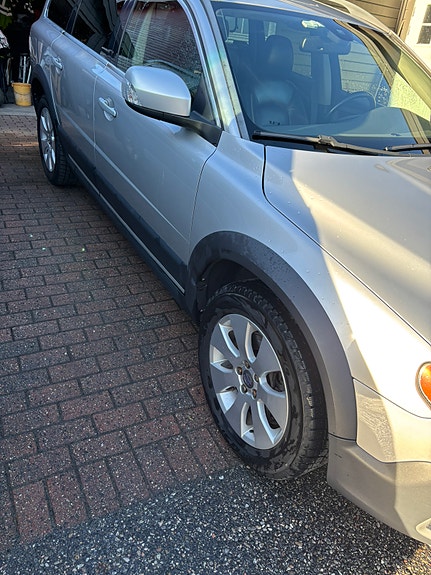 Volvo XC70 2 of 21