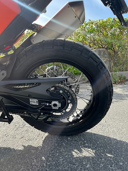 KTM 890 Adventure 8 of 14