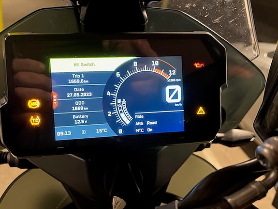 KTM 890 Adventure 12 of 14