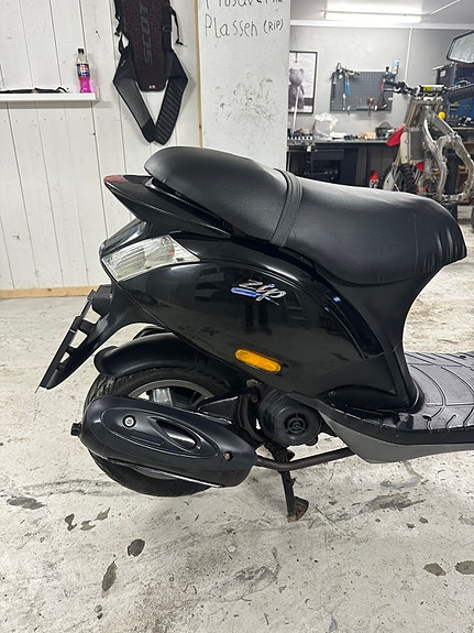 Piaggio ZIP 50 2 of 6