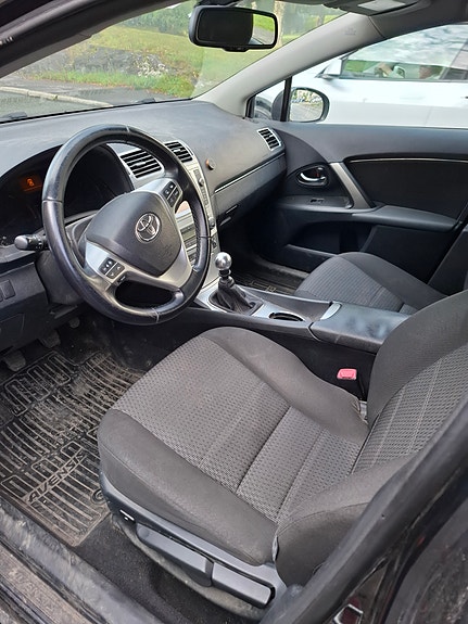 Toyota Avensis 4 of 11