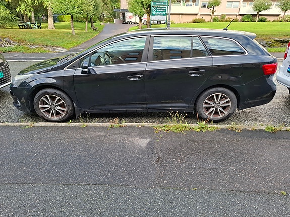 Toyota Avensis 2 of 11