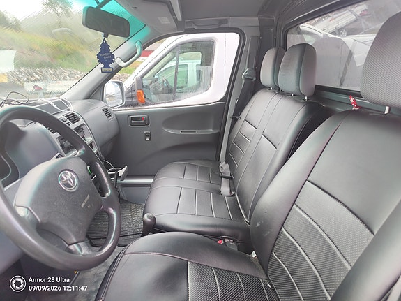 Toyota HiAce 13 of 22
