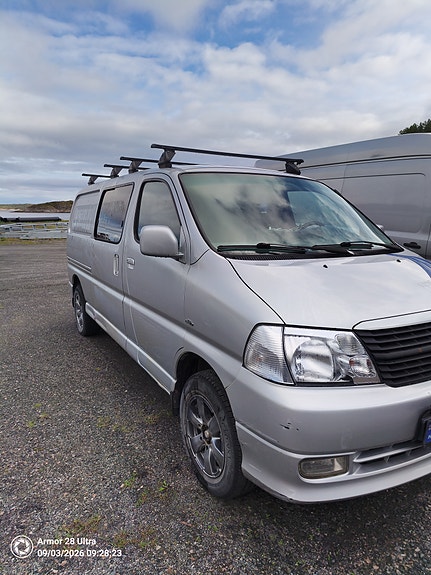 Toyota HiAce 2 of 22