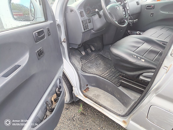 Toyota HiAce 15 of 22