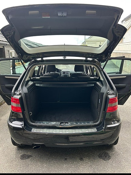Mercedes-Benz B160 2 of 5