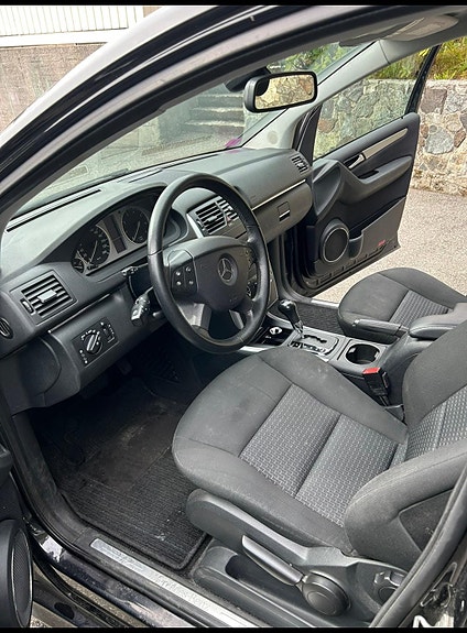 Mercedes-Benz B160 4 of 5