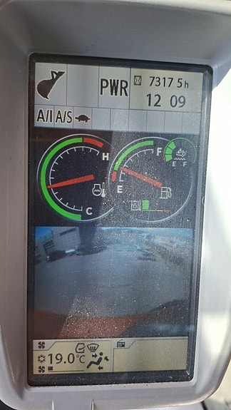 Hitachi ZX210LC-6 19 of 22