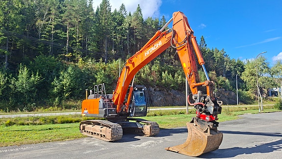 Hitachi ZX210LC-6 12 of 22