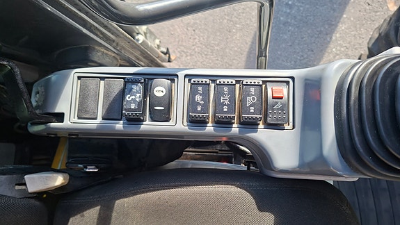 Hitachi ZX210LC-6 22 of 22