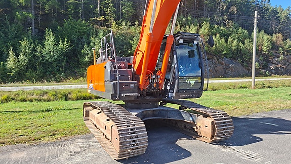 Hitachi ZX210LC-6 13 of 22