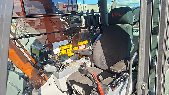 Hitachi ZX210LC-6 16 of 22