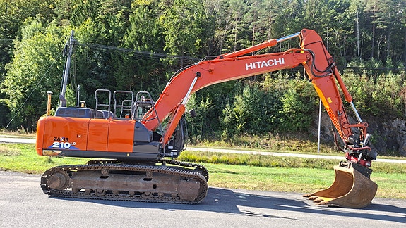 Hitachi ZX210LC-6 9 of 22