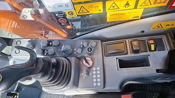 Hitachi ZX210LC-6 21 of 22