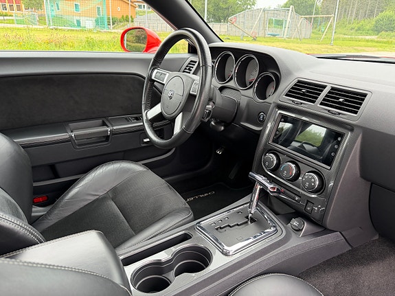 Dodge Challenger 26 of 29