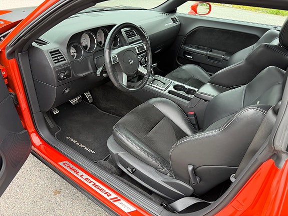 Dodge Challenger 24 of 29