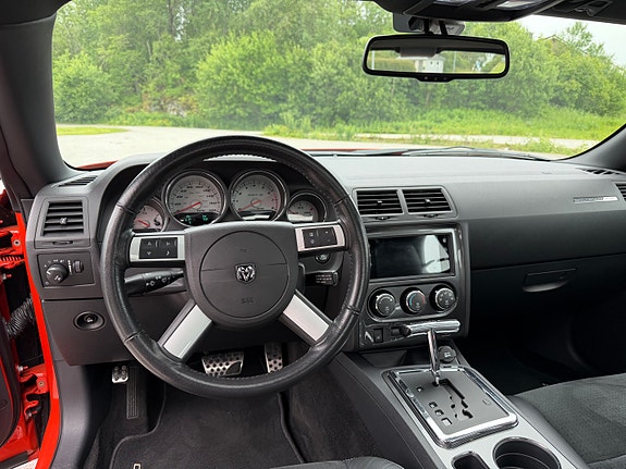 Dodge Challenger 25 of 29