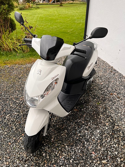 Peugeot Kisbee 2 of 18