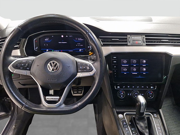 Volkswagen Passat Alltrack 10 of 14