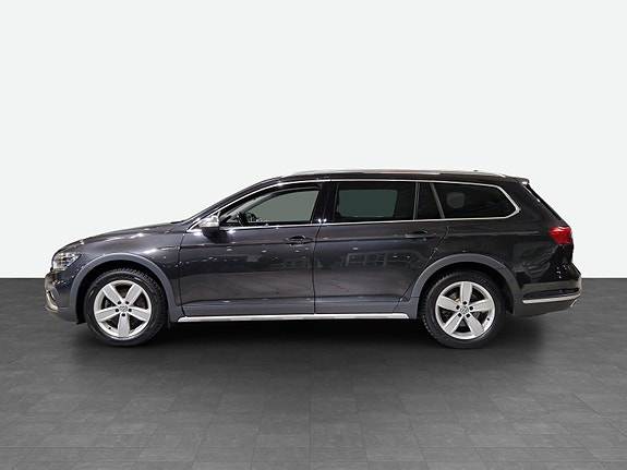 Volkswagen Passat Alltrack 2 of 14